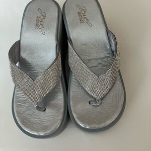 Jewel Badgley Mischka Silver Crystal-Embellished Platform Sandals Size 6